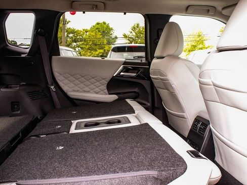 New 2025 Mitsubishi Outlander SEL image 39