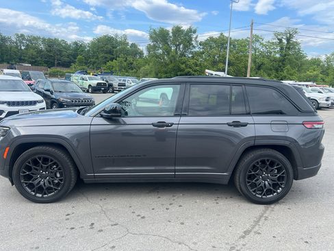 Used 2025 Jeep Grand Cherokee Summit w/ Obsidian Package AWD/4WD image 6