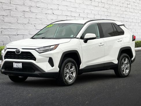 Used 2025 Toyota RAV4 XLE image 8