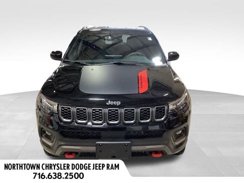 Used 2024 Jeep Compass Trailhawk w/ Trailhawk Convenience Group image 1