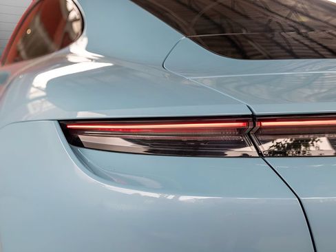 Used 2020 Porsche Taycan 4S w/ Performance Package AWD/4WD image 17