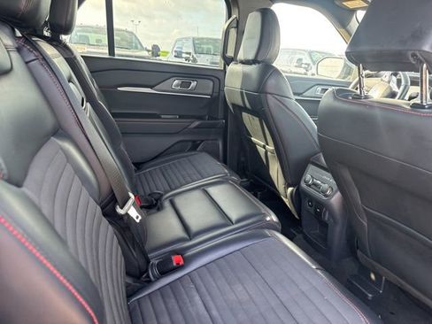 Used 2025 Ford Explorer ST-Line w/ ST-Line Street Pack AWD/4WD image 12