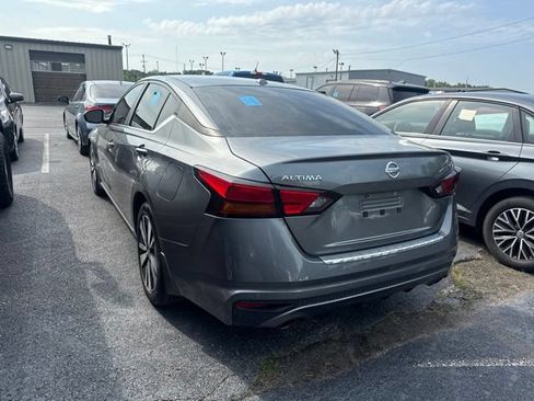Used 2022 Nissan Altima 2.5 SV w/ SV Premium Package FWD image 3