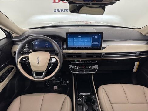 New 2026 Lincoln Corsair Premiere image 9