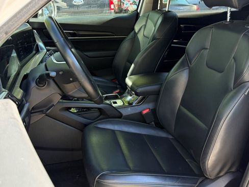 Used 2025 Kia Telluride S FWD image 14