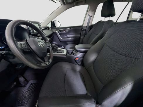 Used 2021 Toyota RAV4 LE FWD image 13