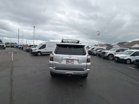 Used 2018 Toyota 4Runner SR5 AWD/4WD image 7