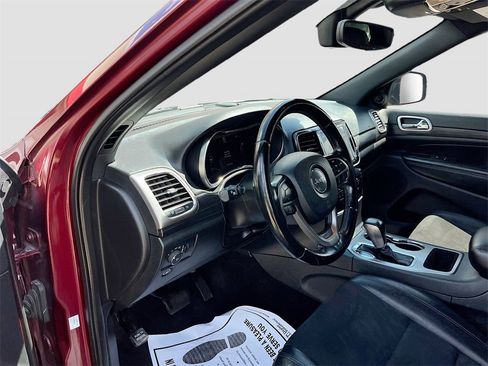 Used 2022 Jeep Grand Cherokee Laredo X image 9