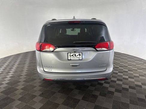 Used 2018 Chrysler Pacifica Limited FWD image 8