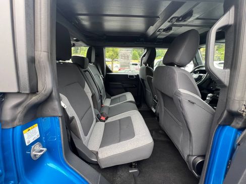 Used 2025 Ford Bronco 4-Door AWD/4WD image 18