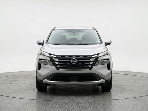Used 2025 Nissan Rogue SV FWD image 2