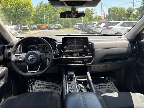 Used 2025 Nissan Pathfinder SV AWD/4WD image 18