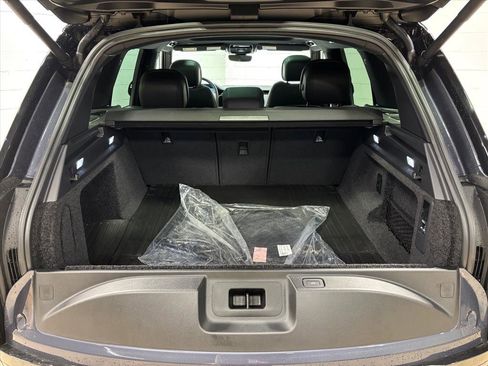 Used 2025 Land Rover Range Rover SE image 41