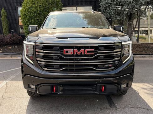 Used 2022 GMC Sierra 1500 AT4 w/ AT4 Premium Package AWD/4WD image 3