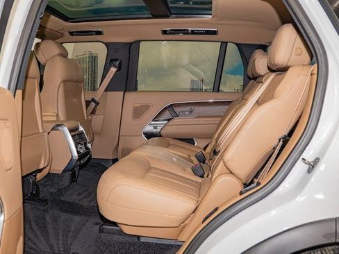 Used 2025 Land Rover Range Rover Long Wheelbase SE image 22