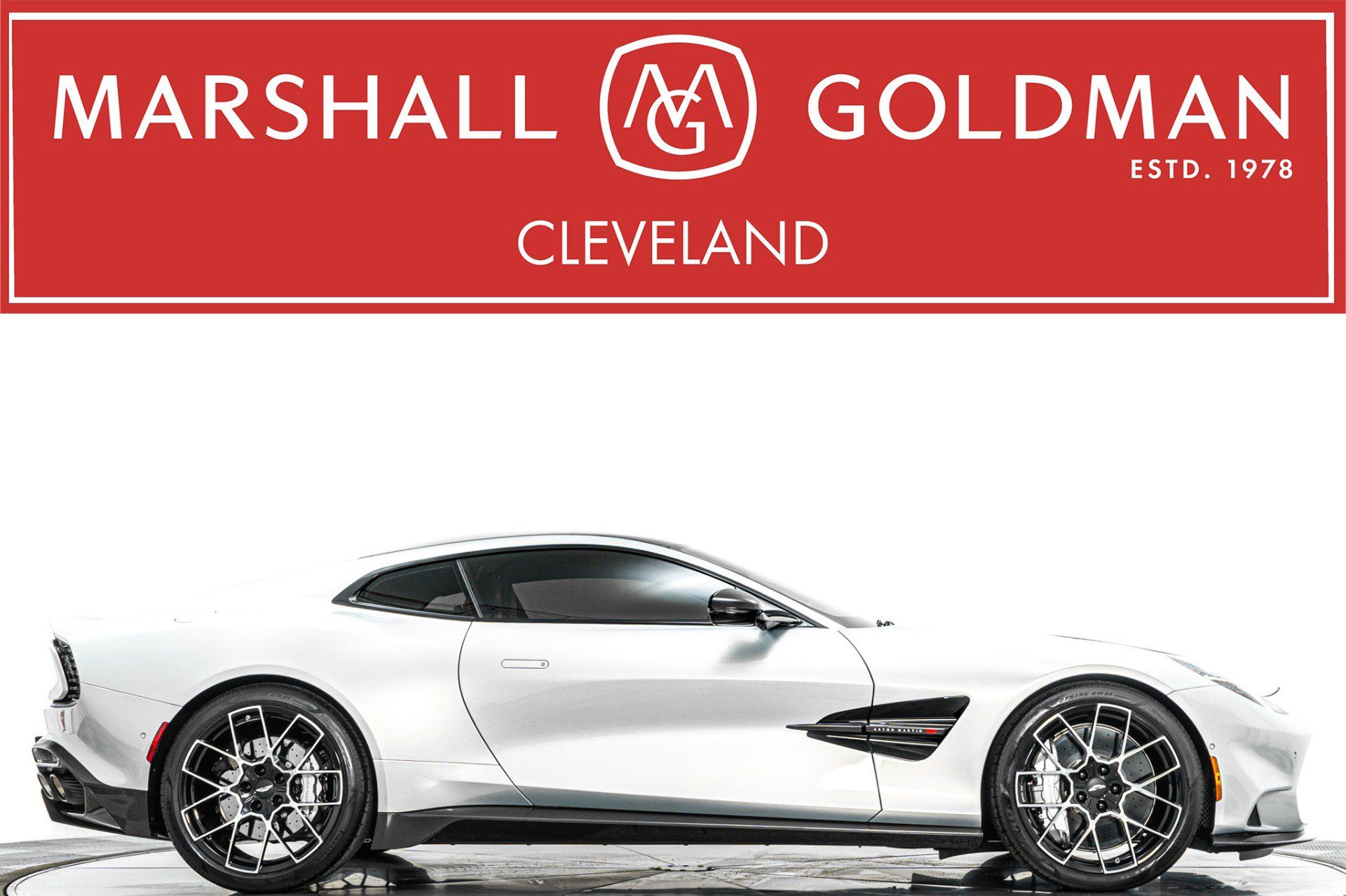 Used 2025 Aston Martin Vanquish RWD image 1
