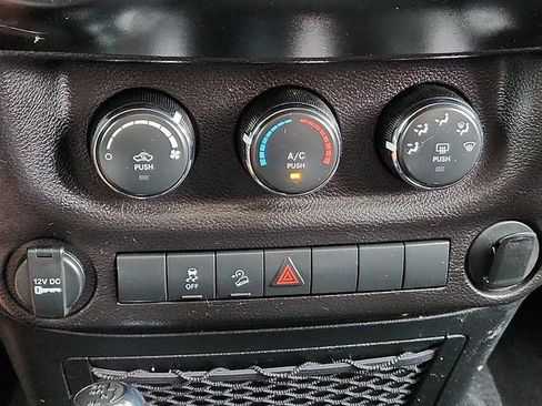 Used 2018 Jeep Wrangler Unlimited Sport w/ Connectivity Group AWD/4WD image 18