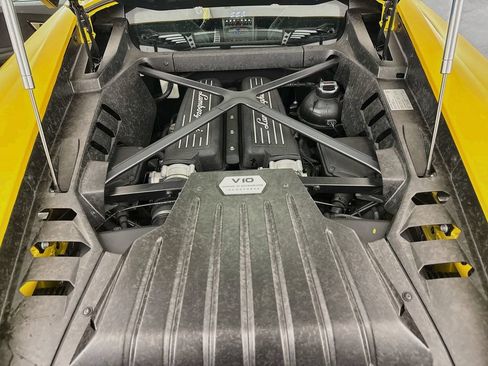 Used 2017 Lamborghini Huracan LP 580-2 RWD image 29