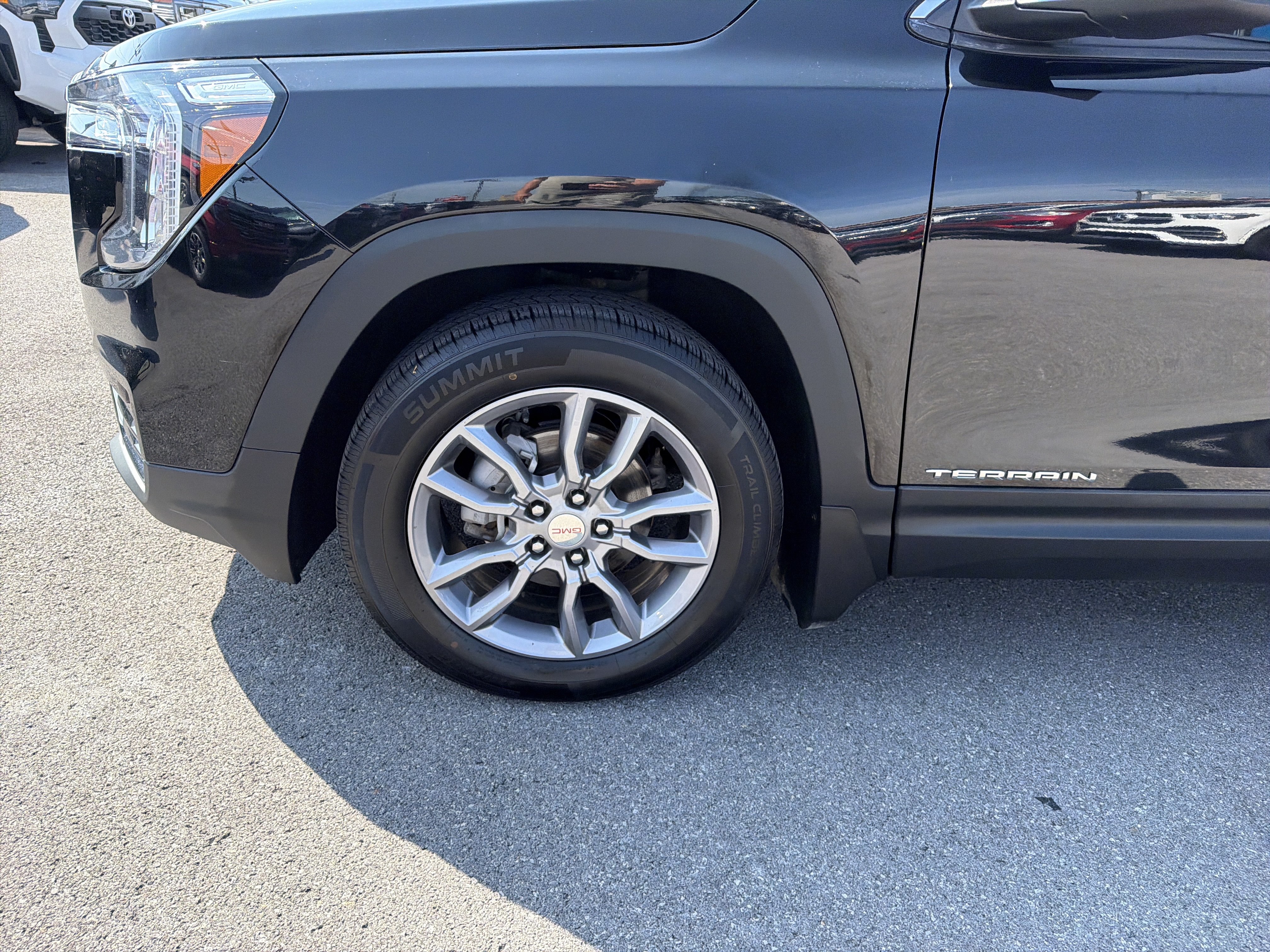 Used 2022 GMC Terrain SLT w/ Infotainment Package II AWD/4WD image 11