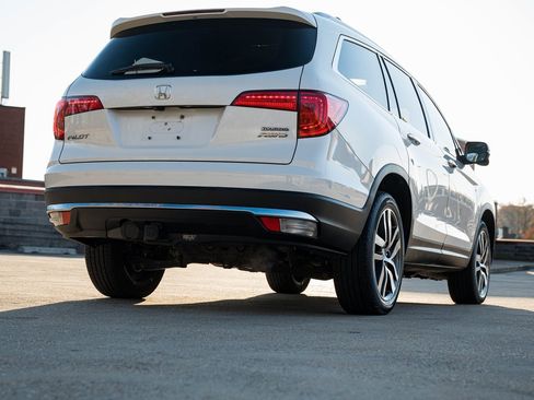 Used 2017 Honda Pilot Touring image 7