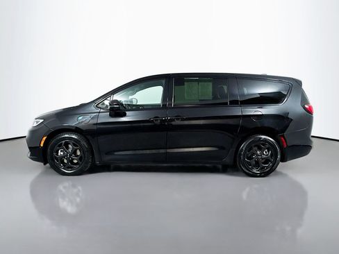 Used 2022 Chrysler Pacifica Limited w/ S Appearance Package FWD image 8