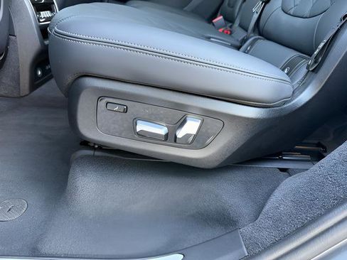 Used 2024 BMW X7 xDrive40i image 29
