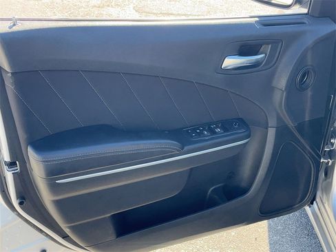 Used 2022 Dodge Charger SXT image 11