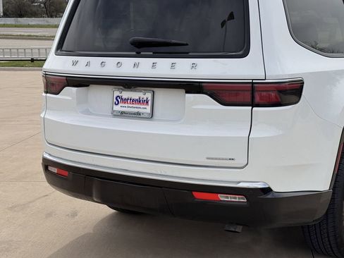 Used 2024 Jeep Wagoneer Series II w/ Flexible Seating Group image 6