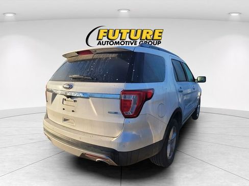Used 2016 Ford Explorer XLT w/ Equipment Group 202A image 3