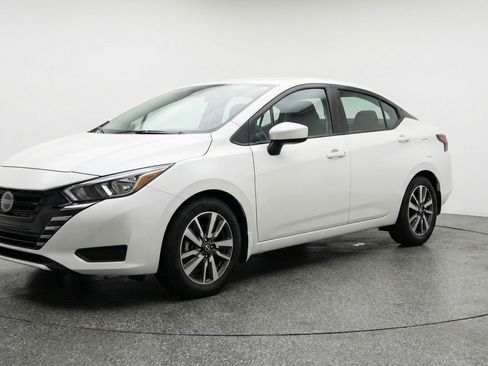 Used 2025 Nissan Versa SV FWD image 3