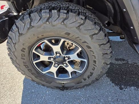 Used 2022 Jeep Wrangler Unlimited Rubicon w/ LED Lighting Group AWD/4WD image 24