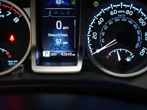 Used 2022 Toyota Tacoma SR5 AWD/4WD image 25