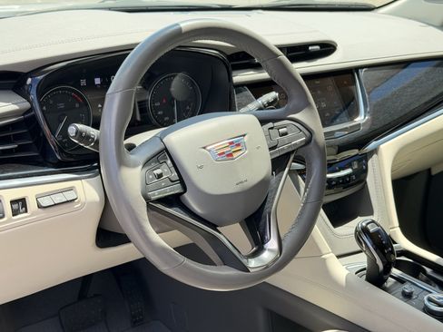 Used 2024 Cadillac XT6 Premium Luxury w/ Technology Package AWD/4WD image 17