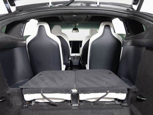 Used 2020 Tesla Model X Long Range image 23