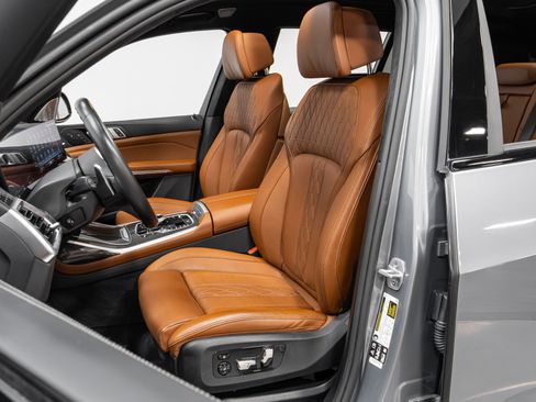 Used 2024 BMW X7 M60i w/ Executive Package image 6