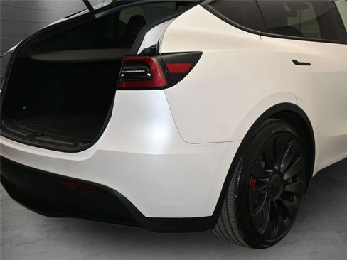 Used 2025 Tesla Model Y Performance image 11