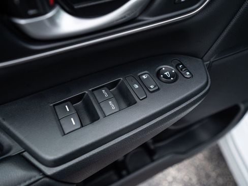 Used 2020 Honda CR-V Touring image 25