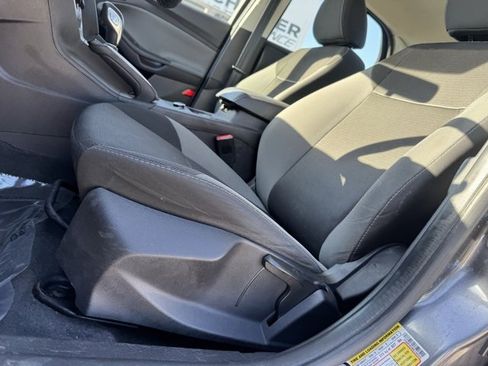 Used 2014 Ford Focus SE w/ SE Winter Package image 6