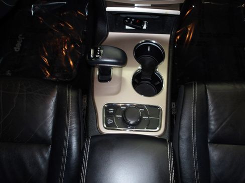 Used 2014 Jeep Grand Cherokee Limited AWD/4WD image 13