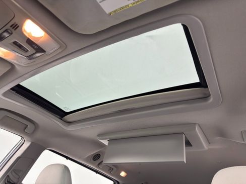 Used 2018 Toyota Sienna XLE Premium image 11