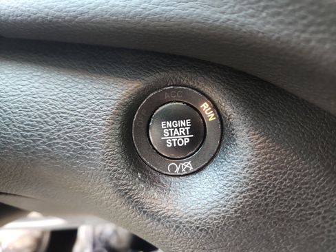 Used 2019 Jeep Cherokee Limited w/ Technology Group image 31