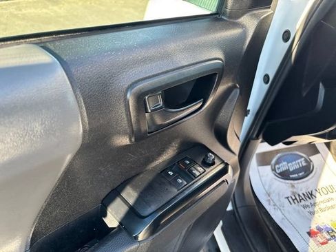 Used 2021 Toyota Tacoma SR AWD/4WD image 12