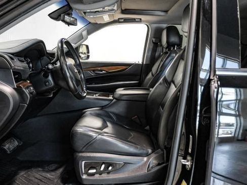 Used 2020 Cadillac Escalade ESV Luxury RWD image 6