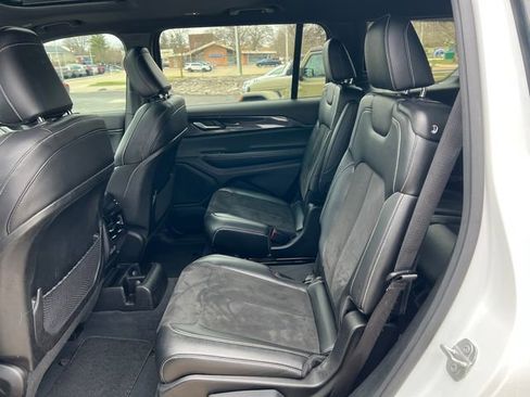 Used 2023 Jeep Grand Cherokee L Laredo image 5