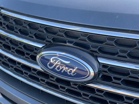 Used 2020 Ford Explorer XLT w/ Equipment Group 202A RWD image 2
