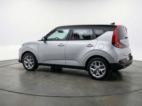 Used 2025 Kia Soul LX w/ LX Technology Package FWD image 6