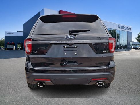 Used 2018 Ford Explorer XLT w/ Equipment Group 202A AWD/4WD image 5