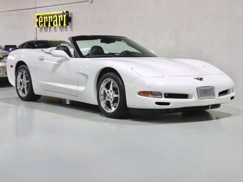 Used 2004 Chevrolet Corvette Convertible w/ Preferred Equipment Group RWD image 19