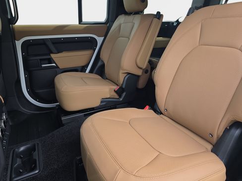 New 2026 Land Rover Defender 130 X-Dynamic SE AWD/4WD image 15
