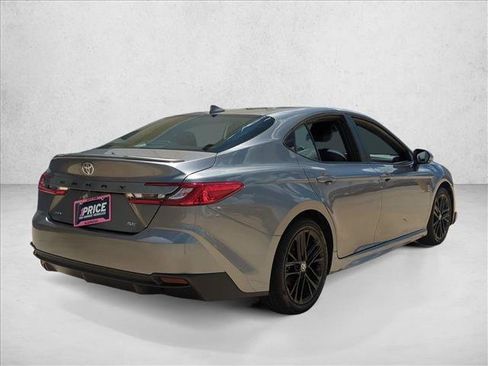 Used 2025 Toyota Camry SE w/ Convenience Package FWD image 5